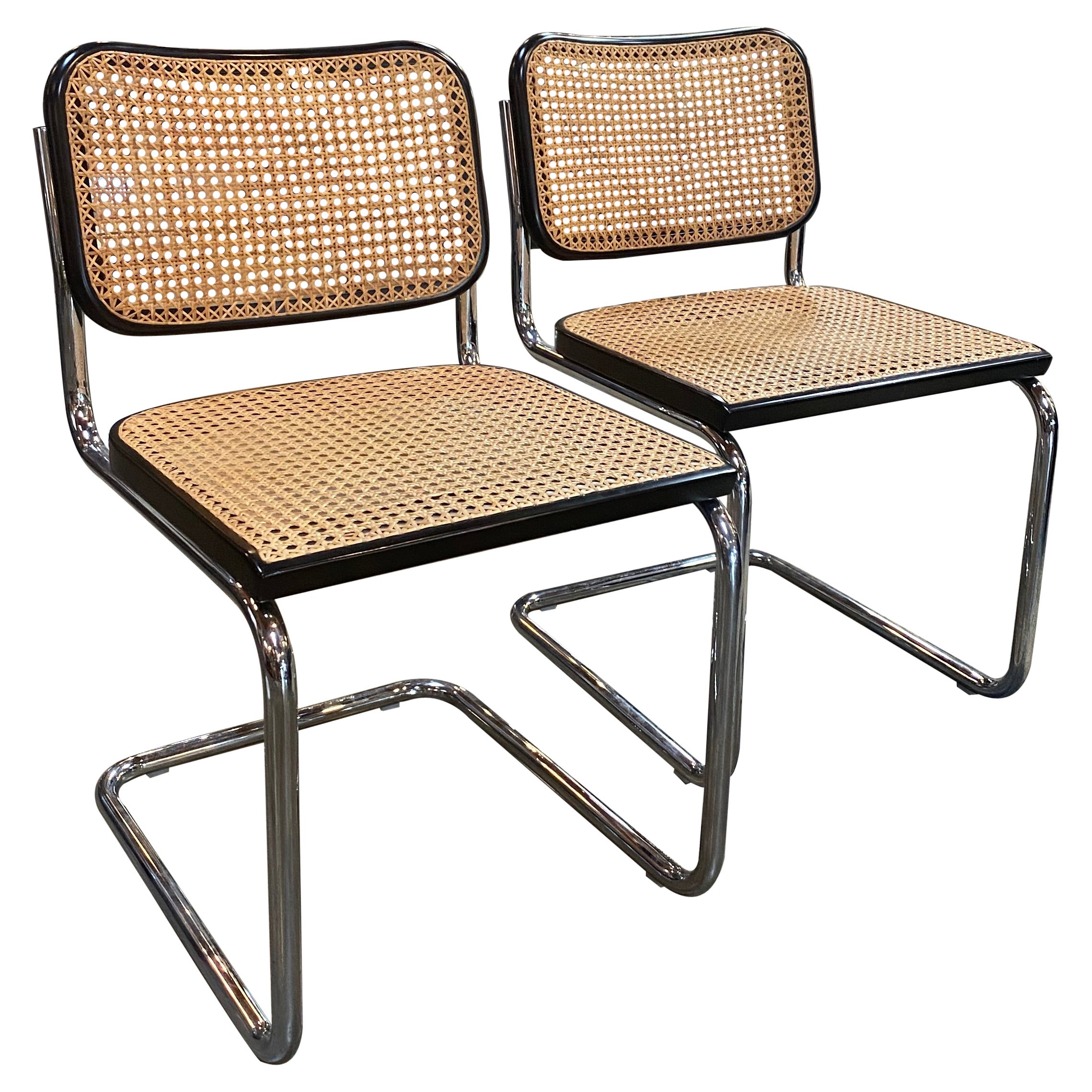 Ensemble de 2 chaises de salle à manger italiennes de style mi-siècle moderne par Marcel Breuer en vente