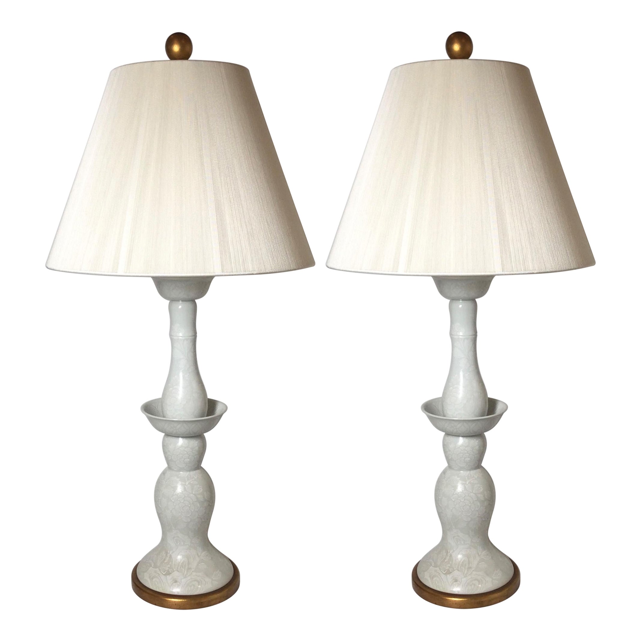 Zwei moderne Mid-Century-Modern-Porzellanlampen