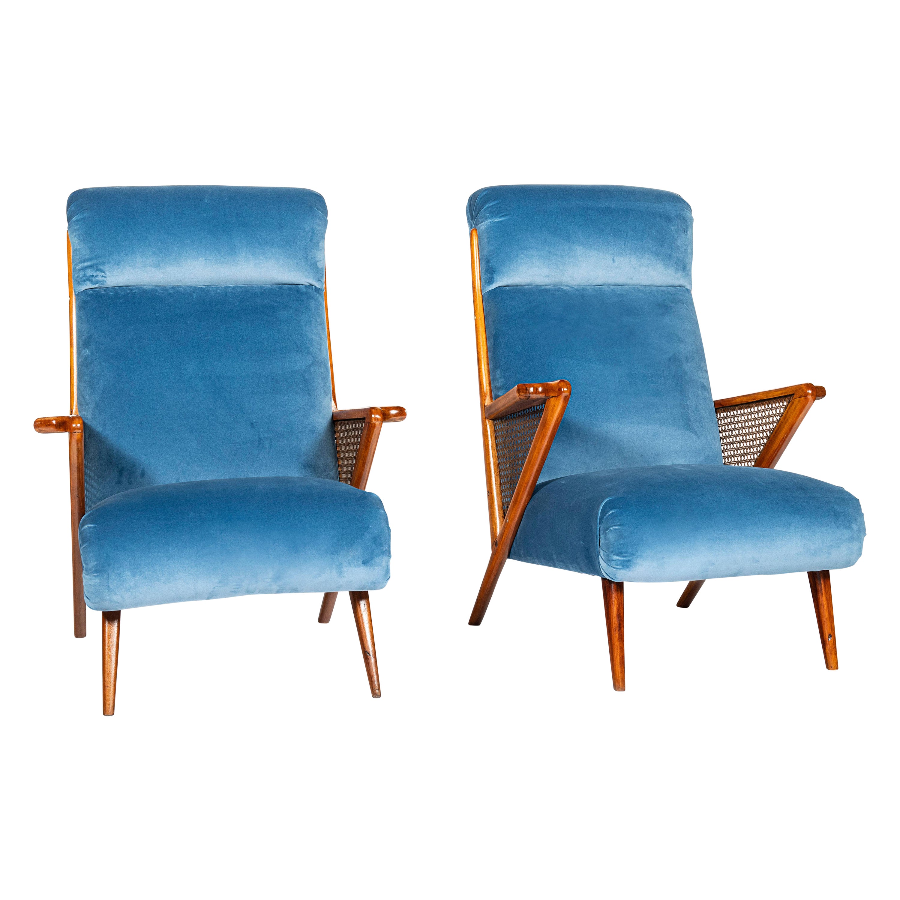 Paire de fauteuils scandinaves en bois, velours et rotin, datant d'environ 1950