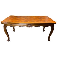 20th Century French Walnut Hand Curved Dining Table in the Style of Louis XV