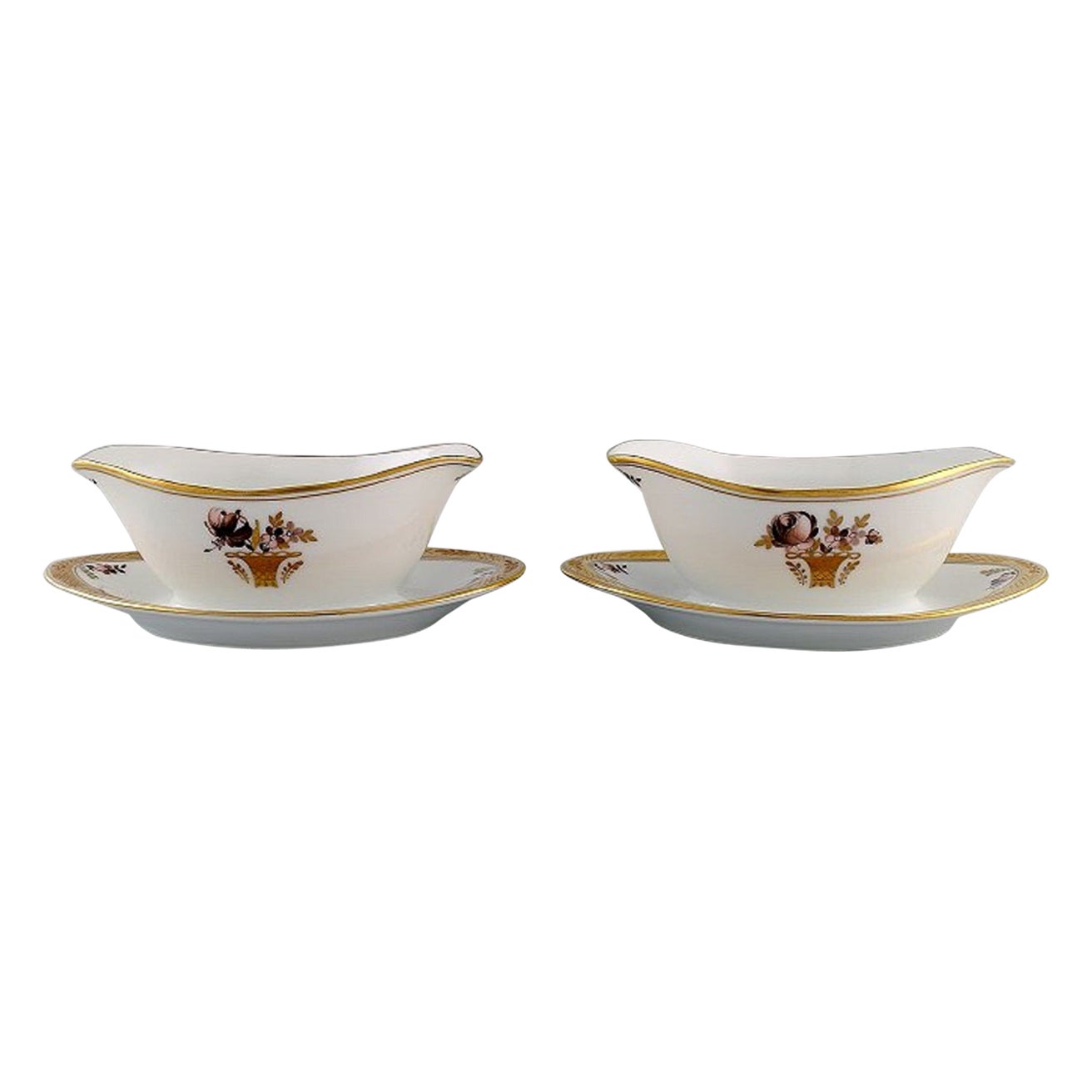 Deux bols à soucoupes en porcelaine avec fleurs en forme de panier doré Royal Copenhagen