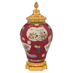 Chinese Export 19th Century Porcelain Urn
