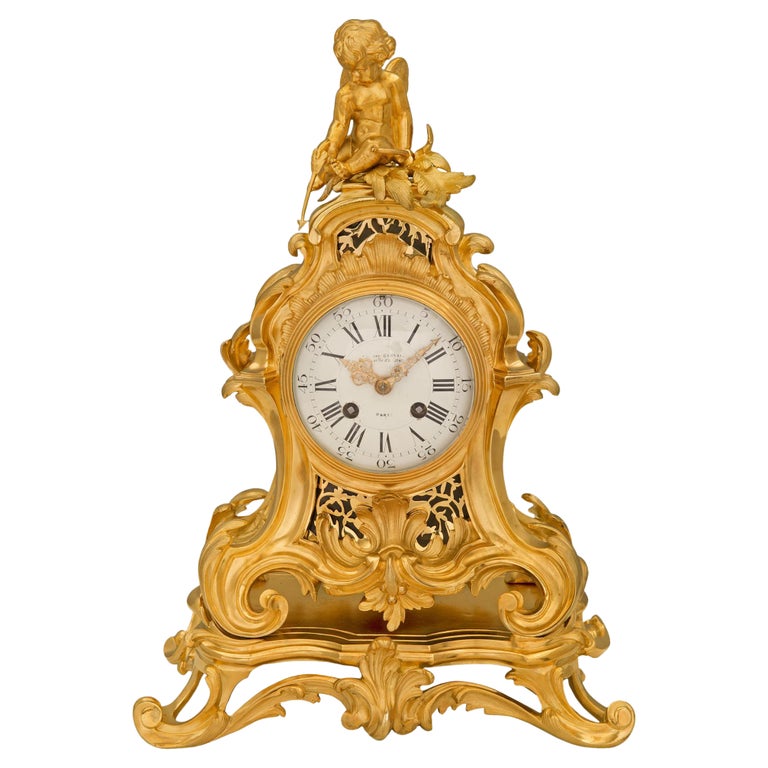 Horloge française du 19ème siècle de style Louis XV en bronze doré En vente  sur 1stDibs