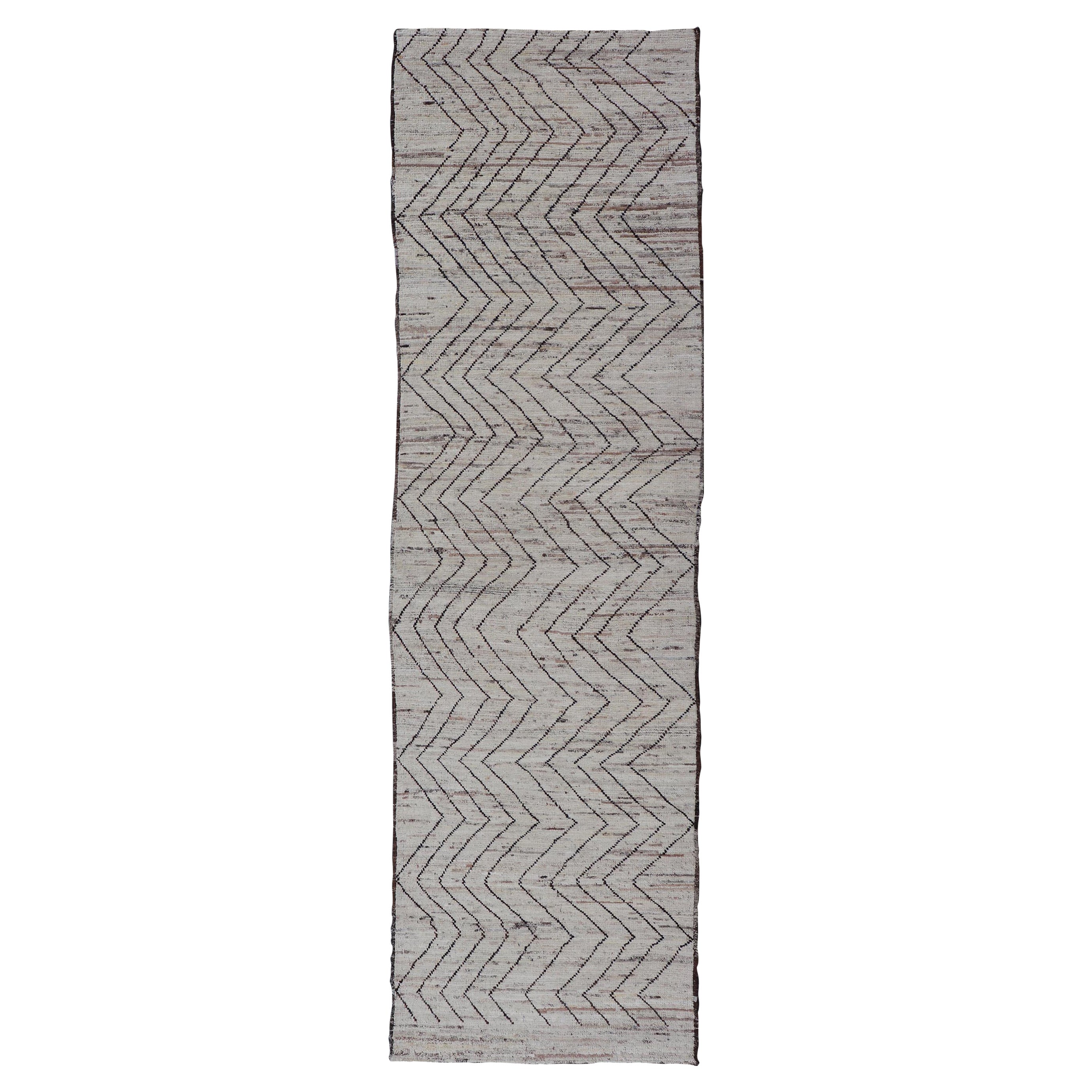 Modern Hand-Knotted Runner in Wool with Sub-Geometric Zig-Zag Design For Sale