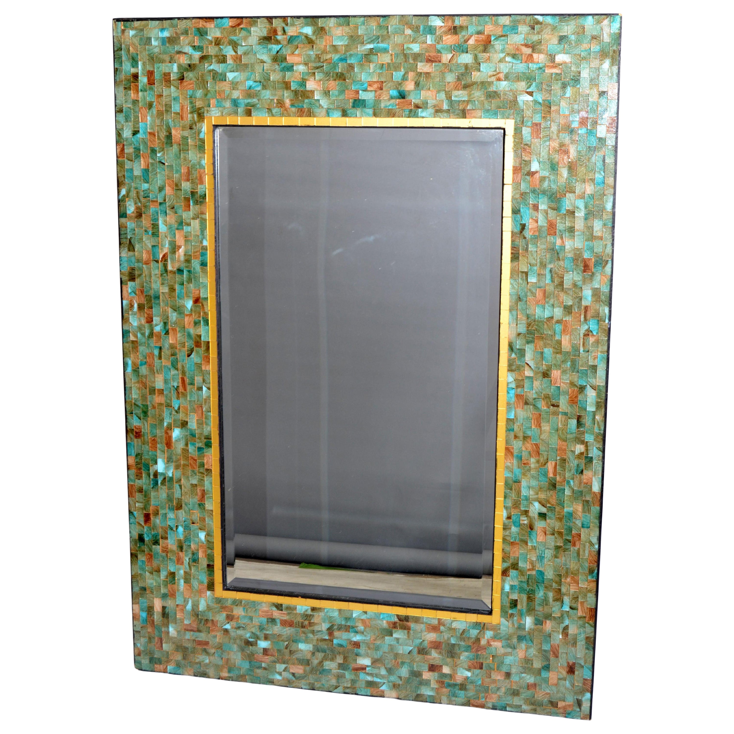 Miroir mural rectangulaire américain en carreaux et verre tessellé aux teintes vertes et dorées