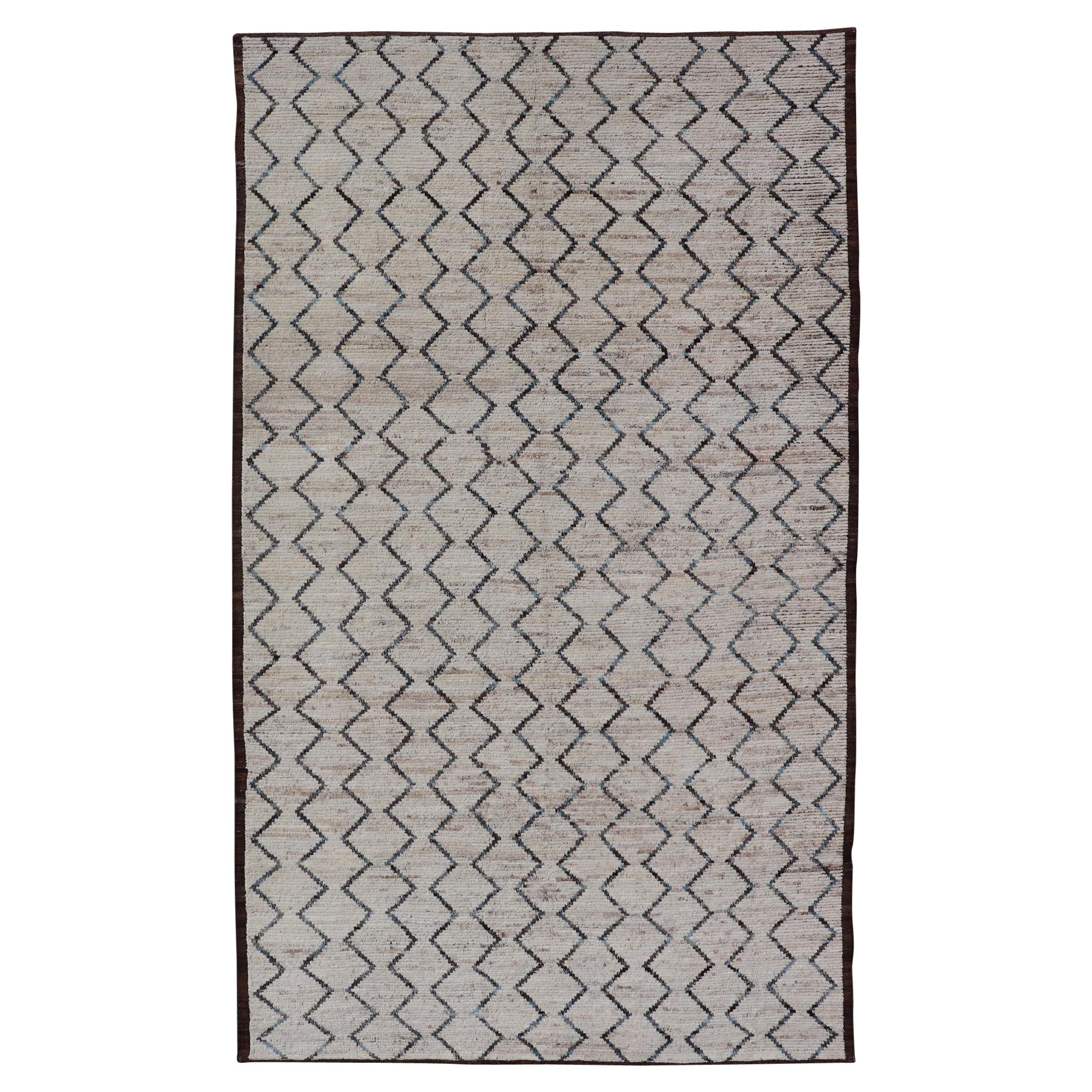 Modern Hand-Knotted Gallery Rug in Wool with Geometric Zig-Zag Design For Sale