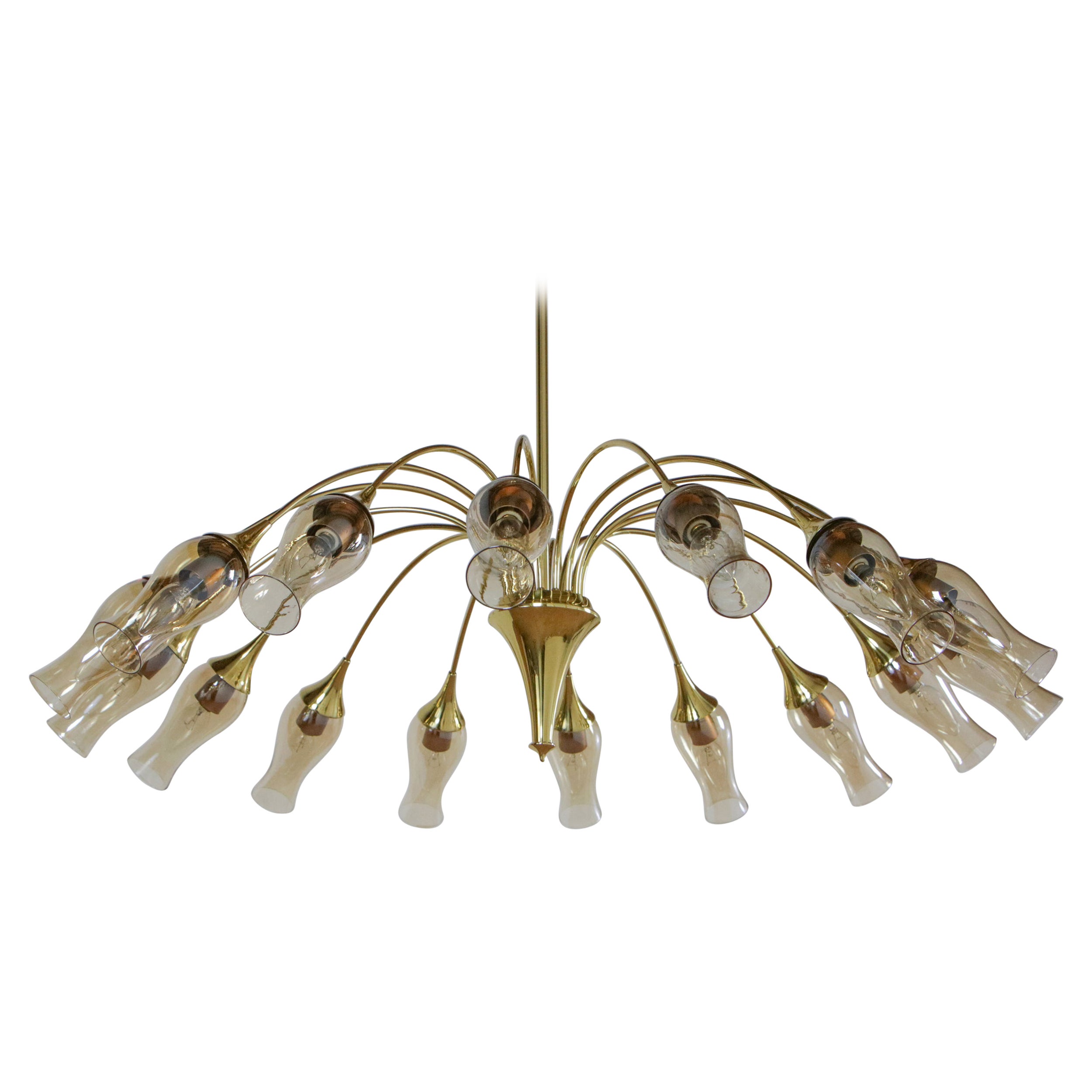Beautiful Italian big spider Murano glass chandelier, made of brass, and painted aluminum, 16 lights in E14 format, amber-colored. This chandelier has a truly spectacular scenic impact, great executive quality, splendid and refined Murano glass.