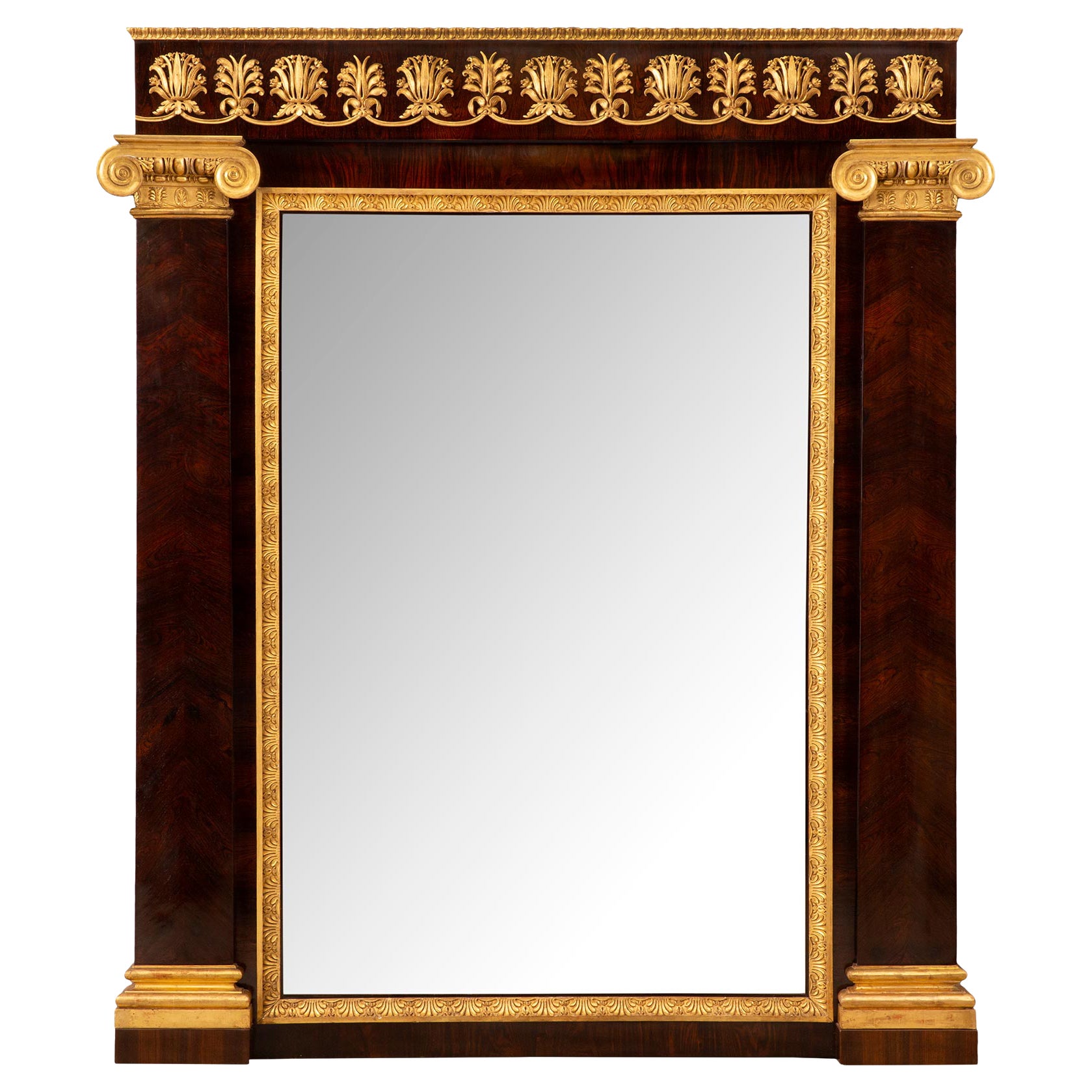 Miroir italien de style néoclassique du milieu du XIXe siècle en bois de rose et bois doré