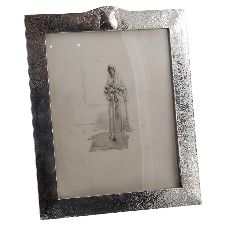 Großer Fotorahmen aus massivem Silber des 20. Jahrhunderts, um 1907, Arts and Crafts im Angebot