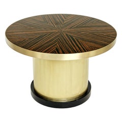 Table basse ronde de cocktail en laiton et plateau Makassar, de style Art Déco