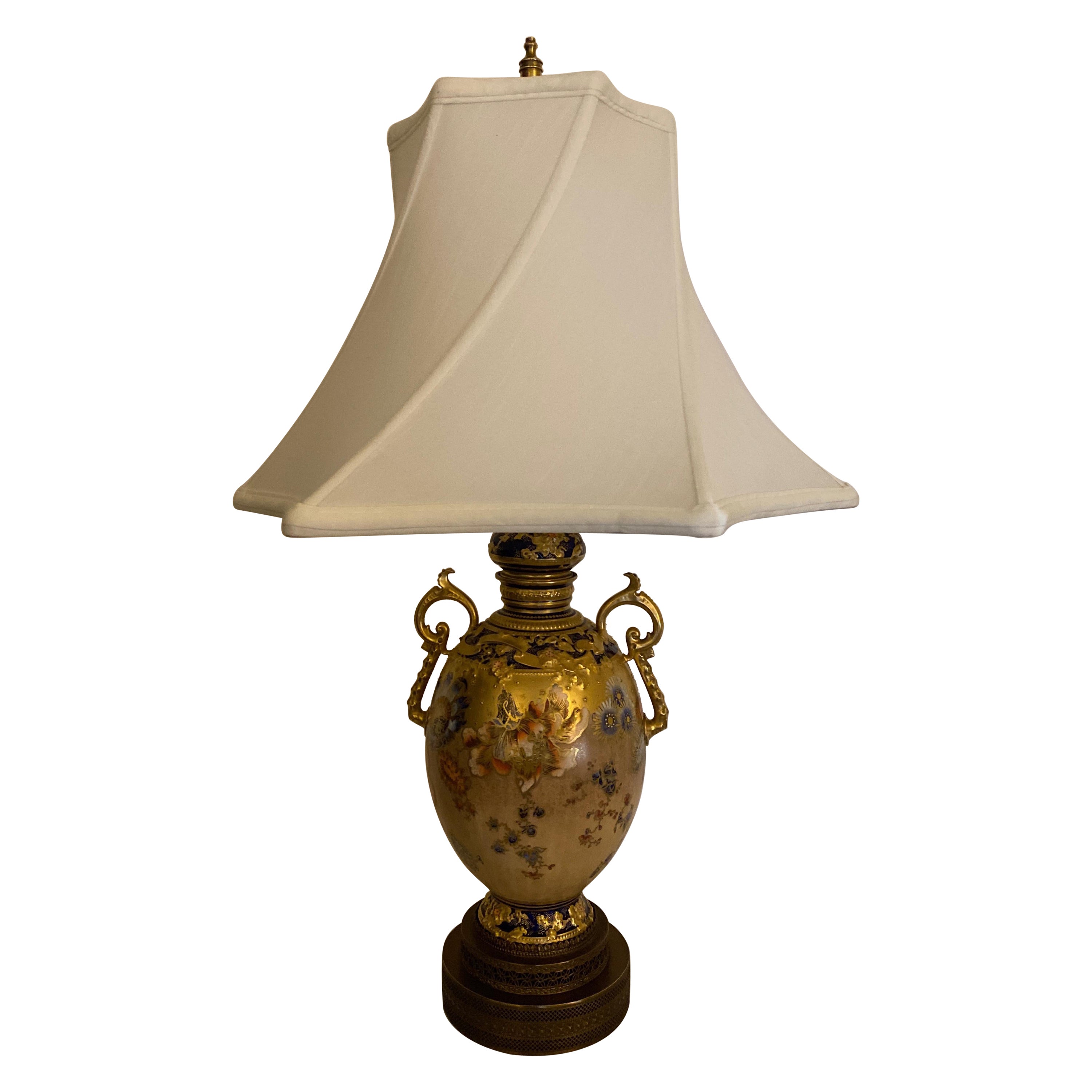 Élégante lampe Derby du 19ème siècle incrustée de cobalt et d'or, Royal Crown en vente