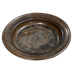 Warren MacKenzie Firmado Studio Pottery Cuenco con pie de cerámica esmaltada Tenmoku
