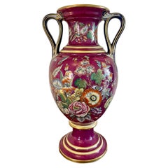 Exceptionnel grand vase à deux poignées en porcelaine du Staffordshire