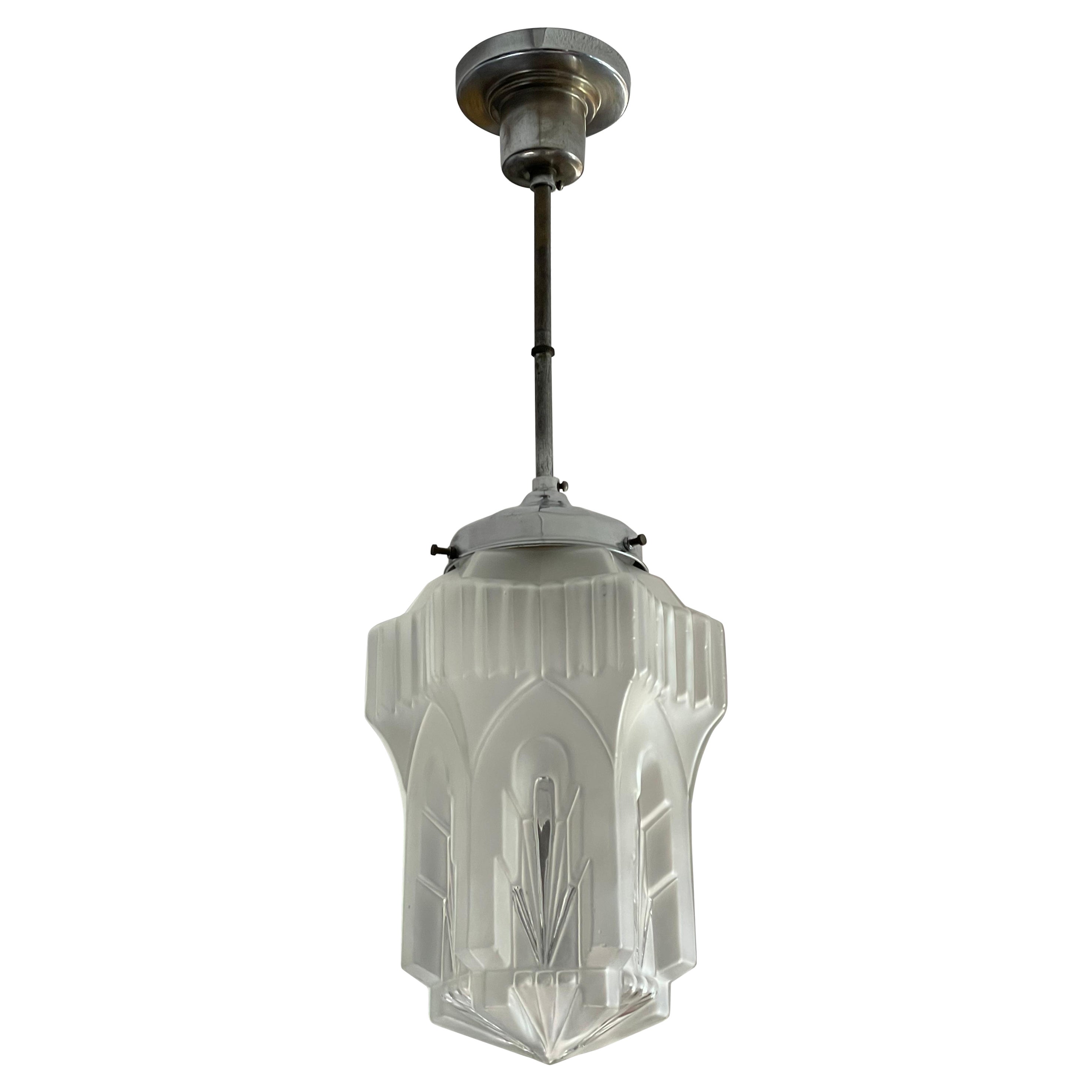 Superbe lampe à suspension française de style Art déco gothique ancien et en métal chromé, 1920