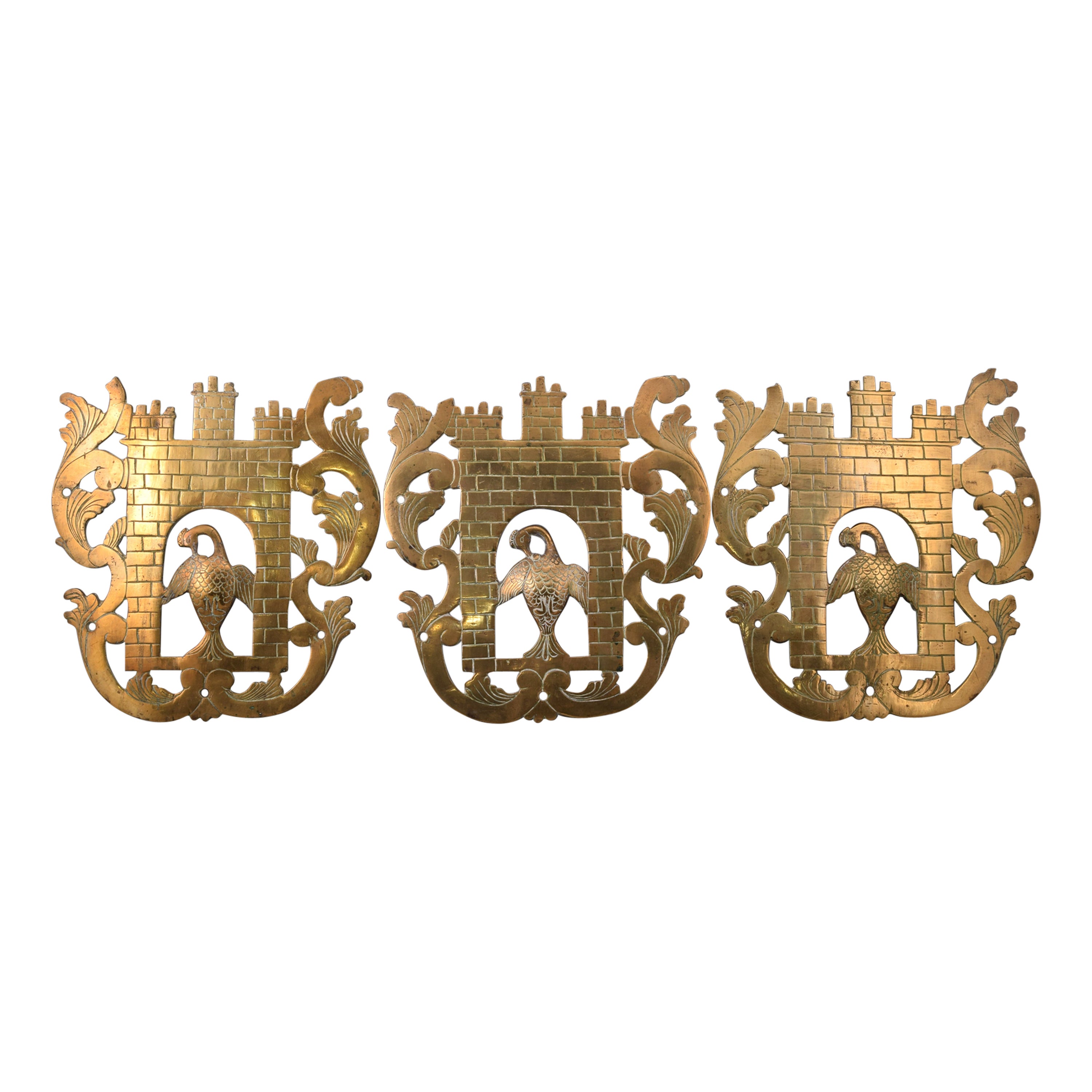 Set von drei heraldischen Tellern, Bronze, 18. Jahrhundert im Angebot