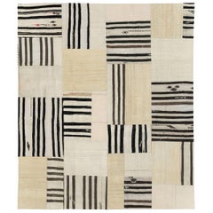 Tapis turc contemporain d'accentuation en patchwork tissé à plat de style contemporain en crème et noir