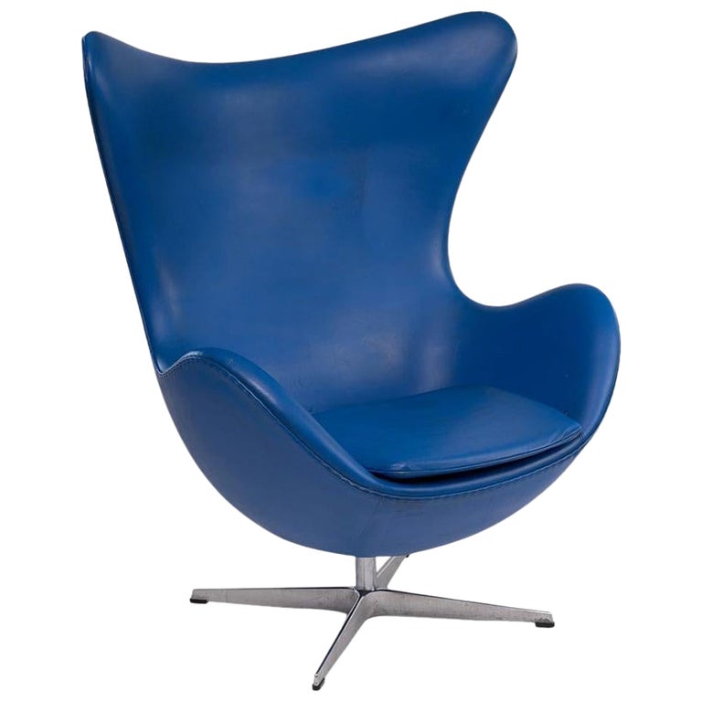 Arne Jacobsen Blue Leather Egg Chair for Fritz Hansen For Sale