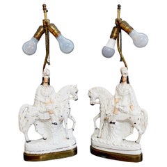 Paar schottische Highland Hunter Staffordshire-Figuren-Tischlampen, 19. Jahrhundert