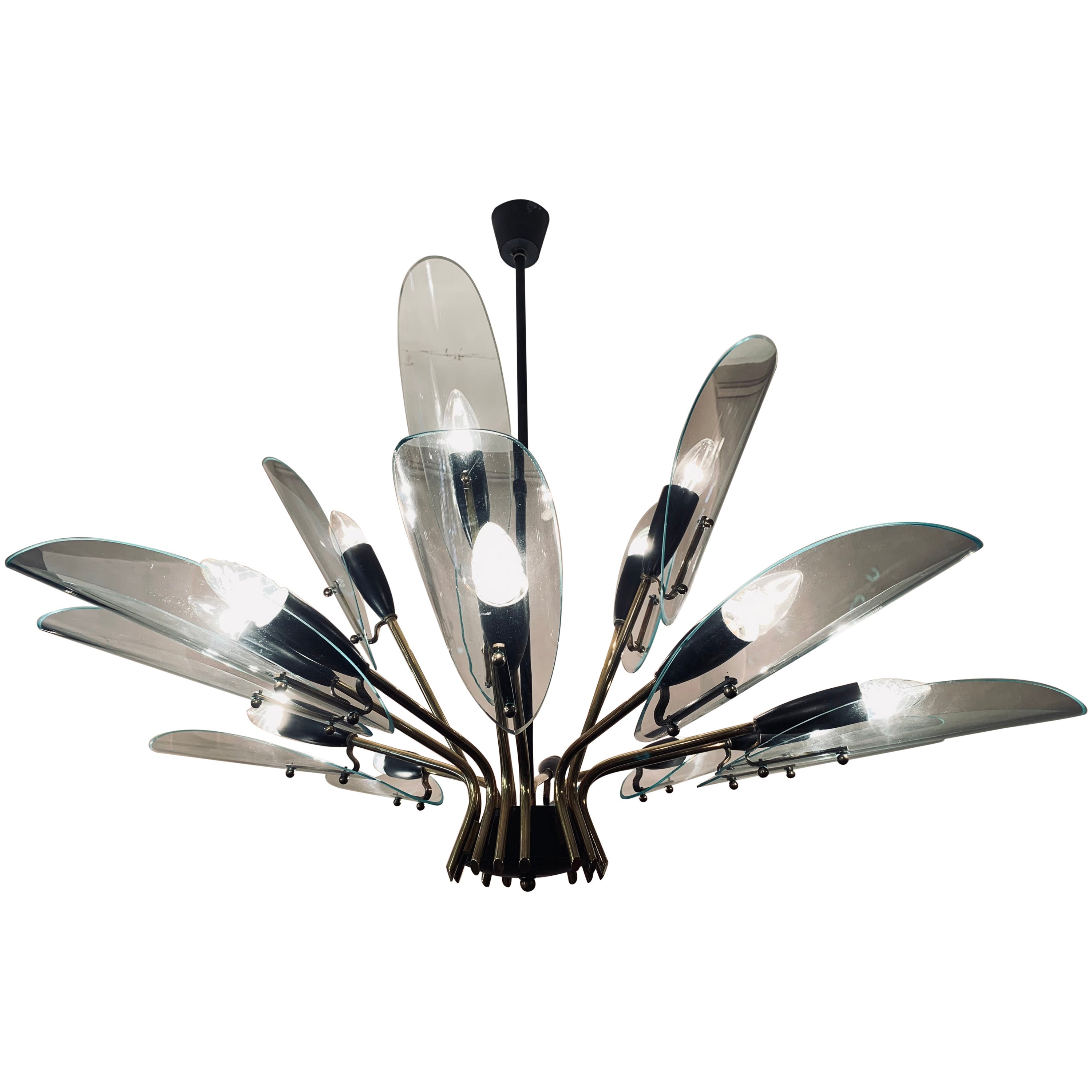 1950er Jahre Italienisch Messing und Glas abgeschrägten Blättern Kronleuchter Fontana Arte Stil im Angebot
