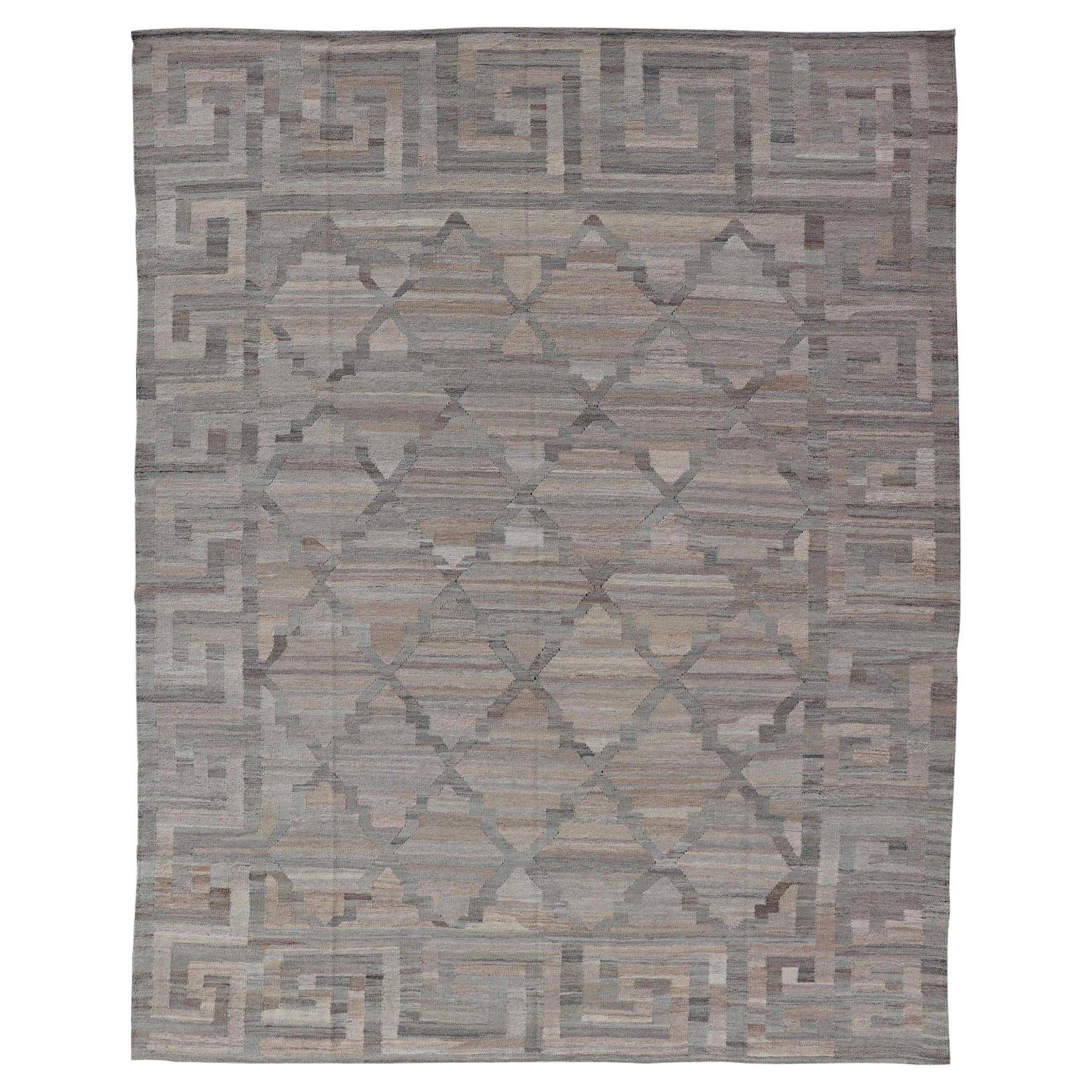 Kilim moderne tissé à la main avec un design géométrique et un bordure en forme de clé grecque en laine en vente
