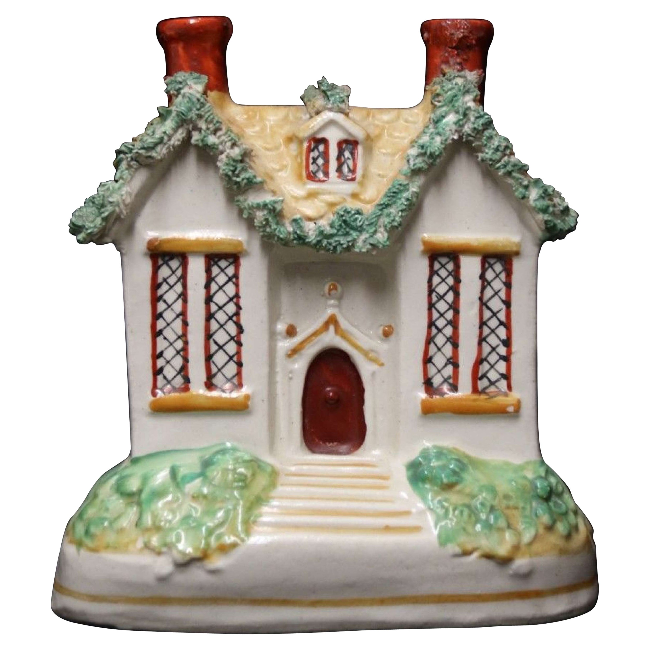 Salvadanaio a forma di casetta in ceramica dello Staffordshire della metà del XIX secolo, CIRCA 1840 Inglese in vendita