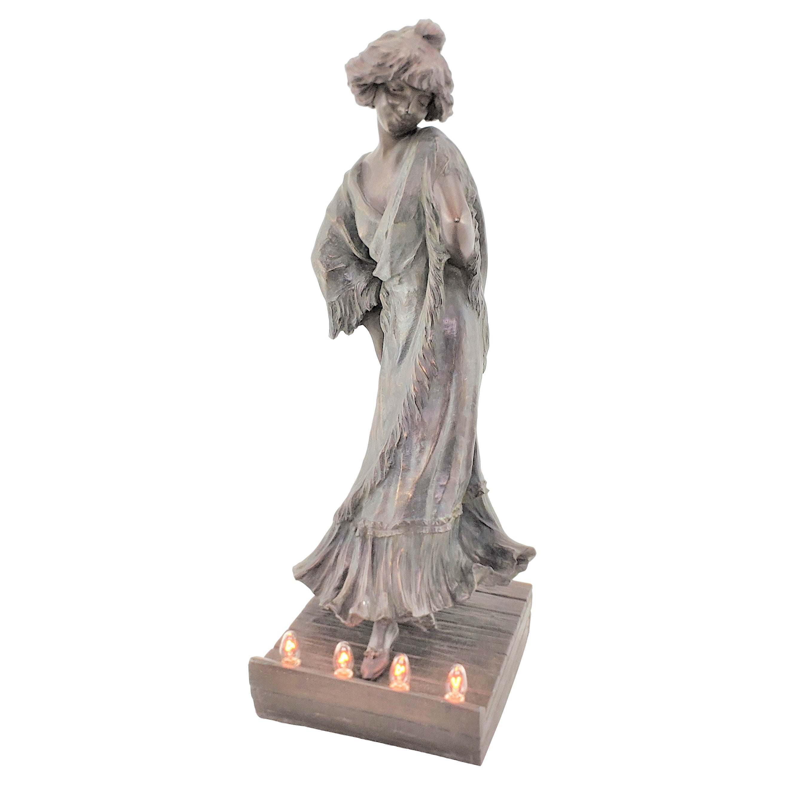 Art nouveau-Stil patinierte, beleuchtete Skulptur von Loie Fuller oder Lampe aus Zinn, signiert im Angebot
