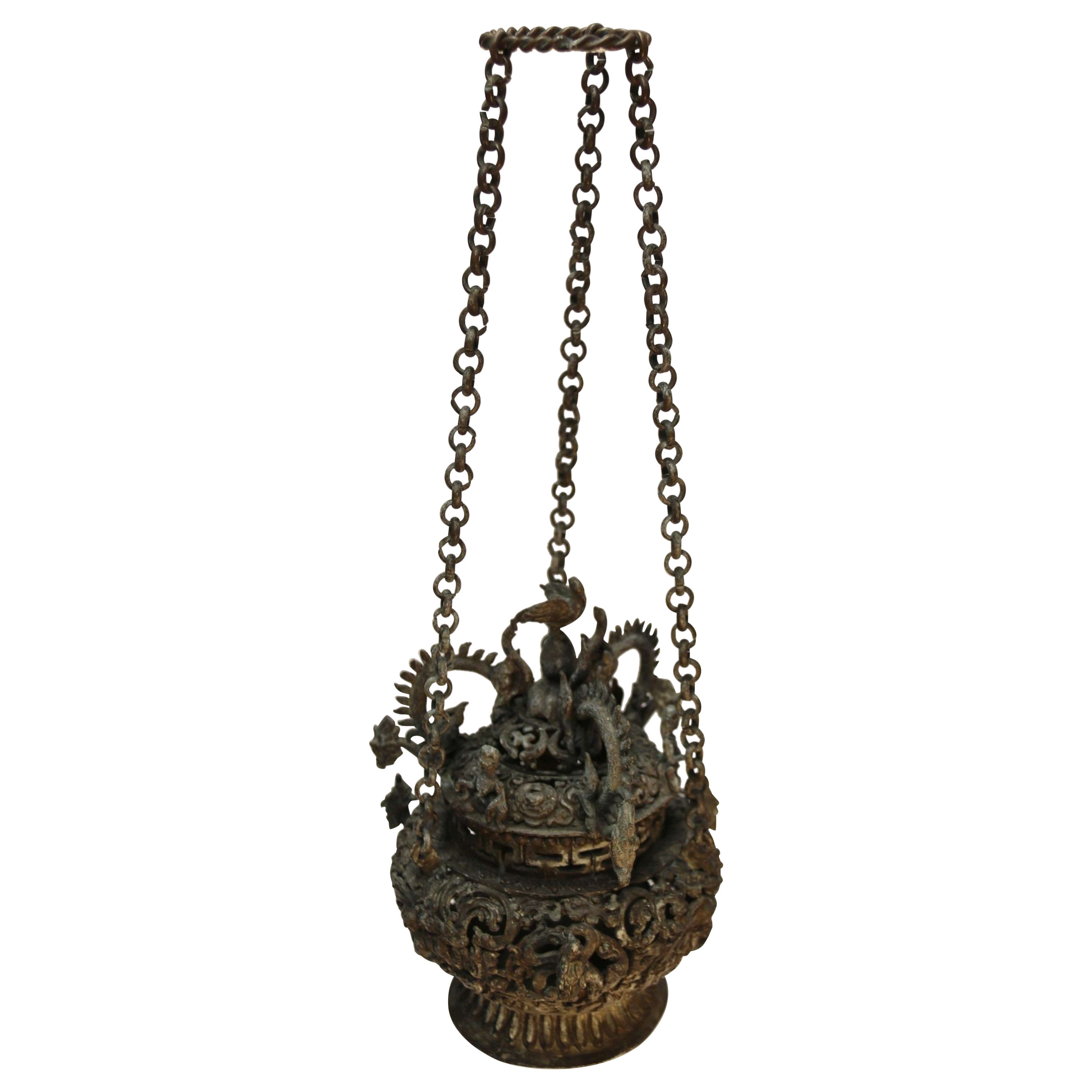 Tibetischer Räuchergefäßbrenner aus Bronze, fein detailliert mit mythischen Tieren, um 1910 im Angebot