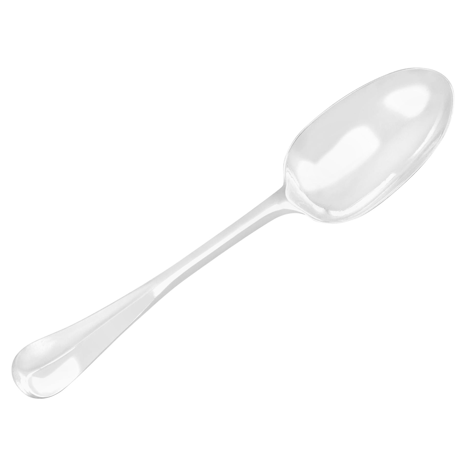 Antigua cuchara de mesa georgiana de plata de ley con dibujo de Hannover
