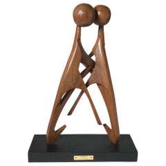 Sculpture abstraite en bois de teck du milieu du 20e siècle « Love Embraced » (L'amour étreint)