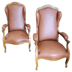 Paire de chaises à oreilles Louis Philippe provinciales françaises du milieu du XIXe siècle en poirier