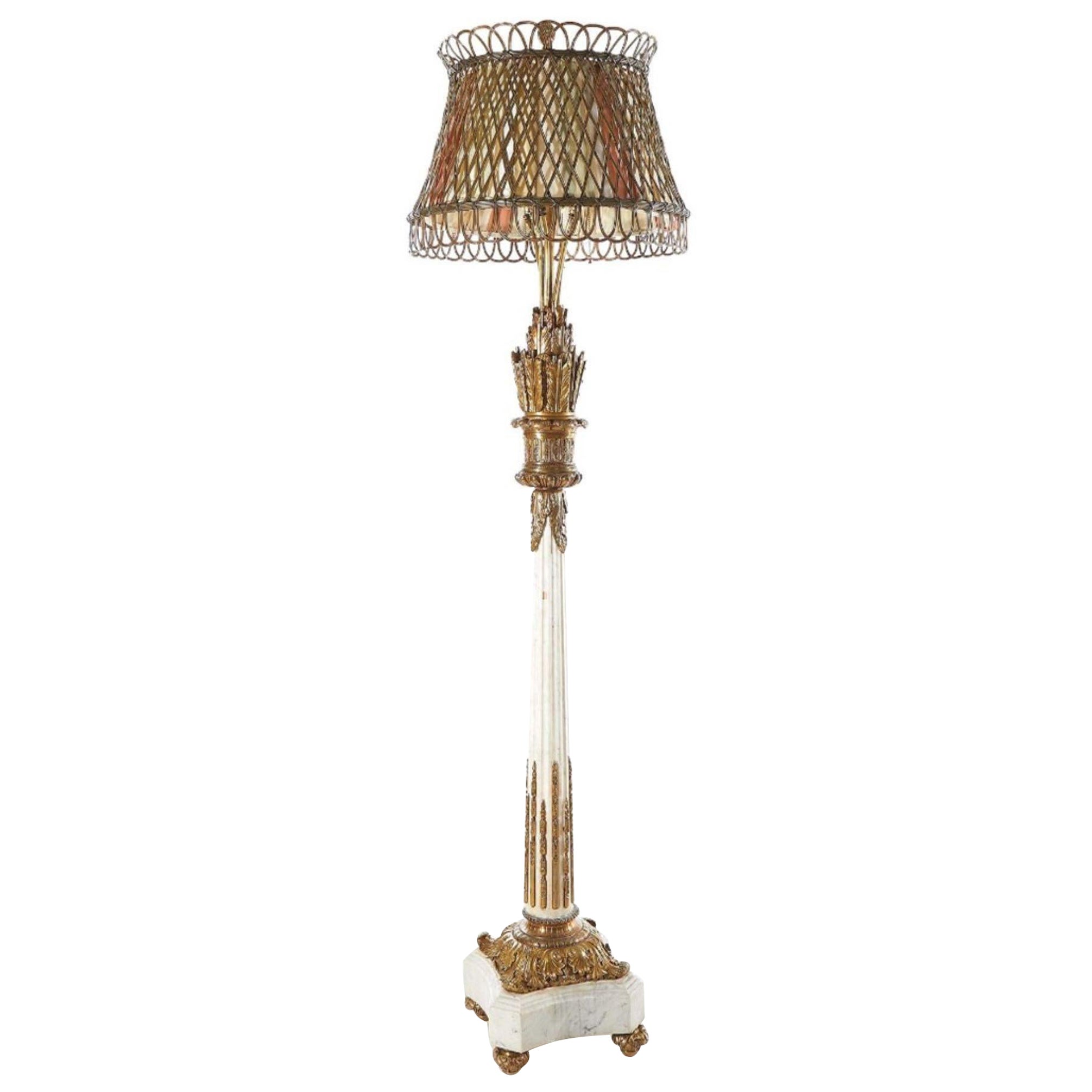 Beeindruckende Stehlampe aus vergoldeter Bronze und Marmor im Louis-XVI.-Stil