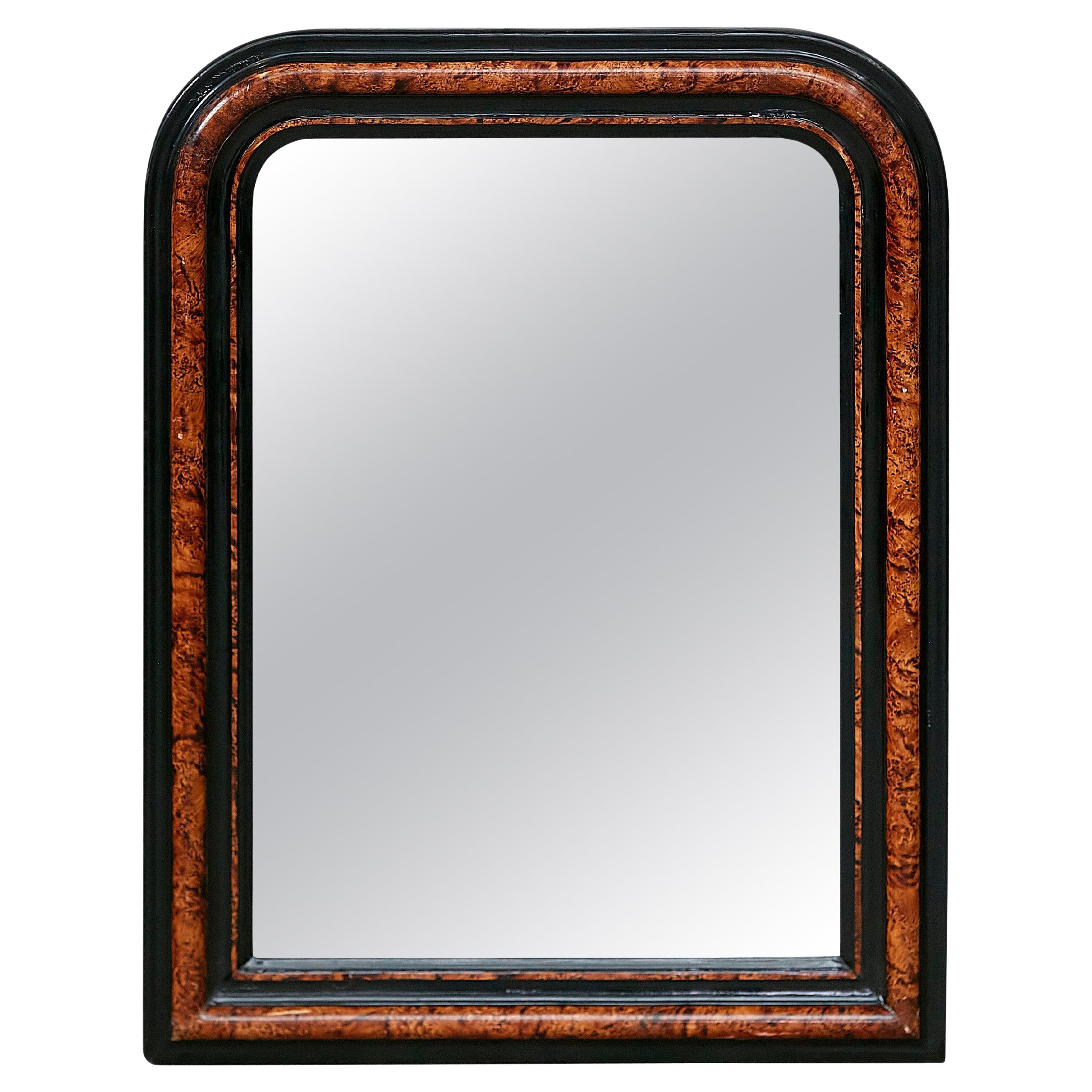Miroir d'inspiration Louis-Philippe des années 1900 avec cadre peint de style écaille