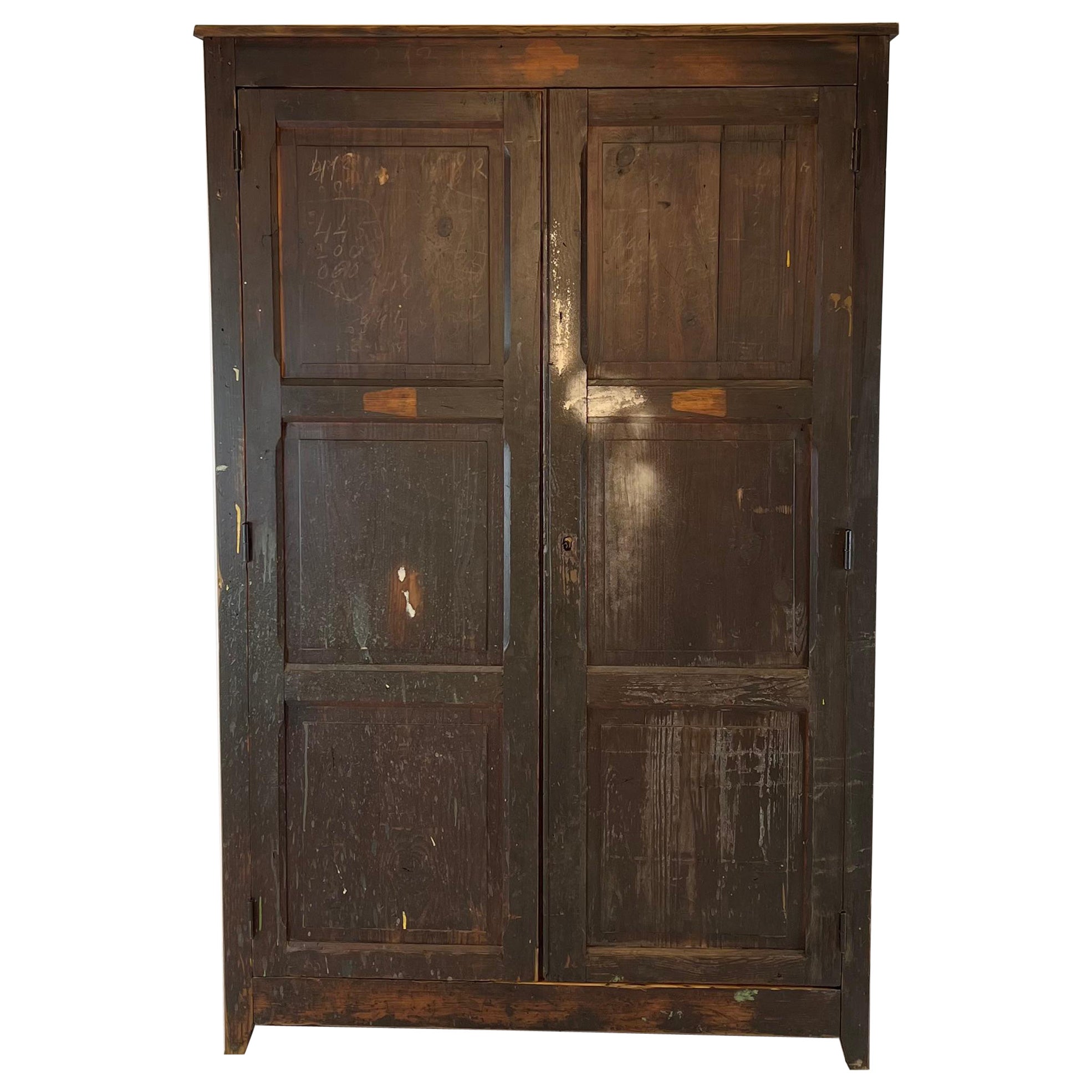 1950' Factory Cabinet in Pine Fully Restored For Sale
