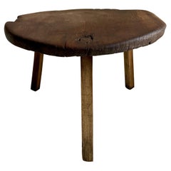 Table ronde de style primitif en bois de feuillus du Yucatan, vers 1970