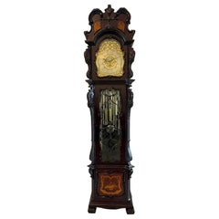 Horloge de parquet victorienne à carillons tubulaires en acajou sculpté et marqueterie de qualité supérieure