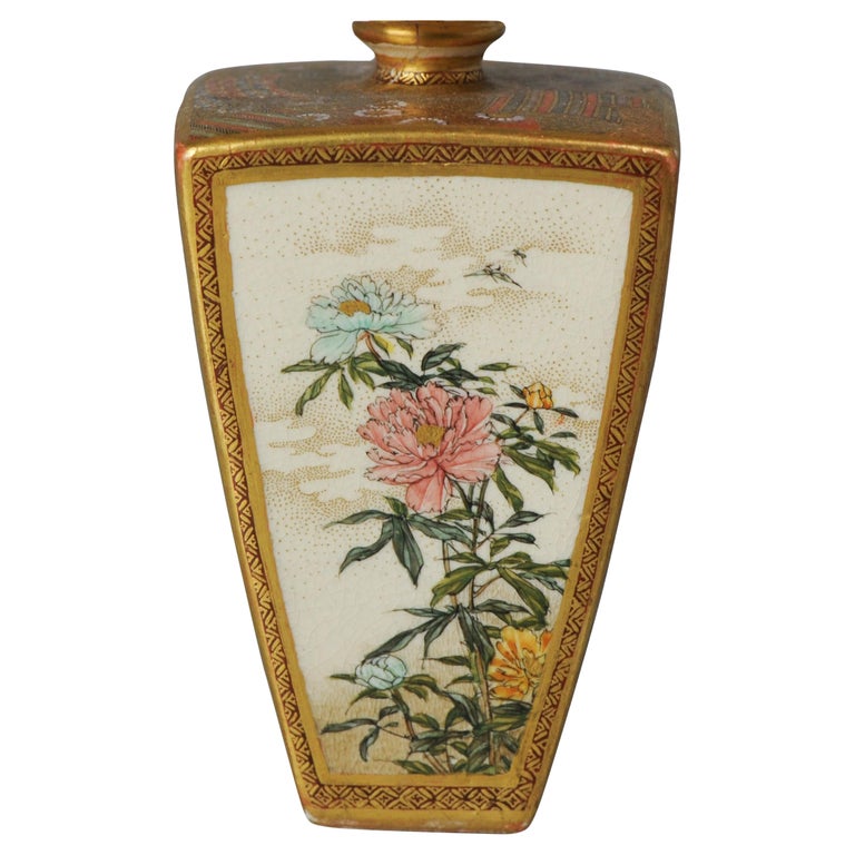 Vase japonais Satsuma ancien du 19ème siècle de style Meiji avec base
