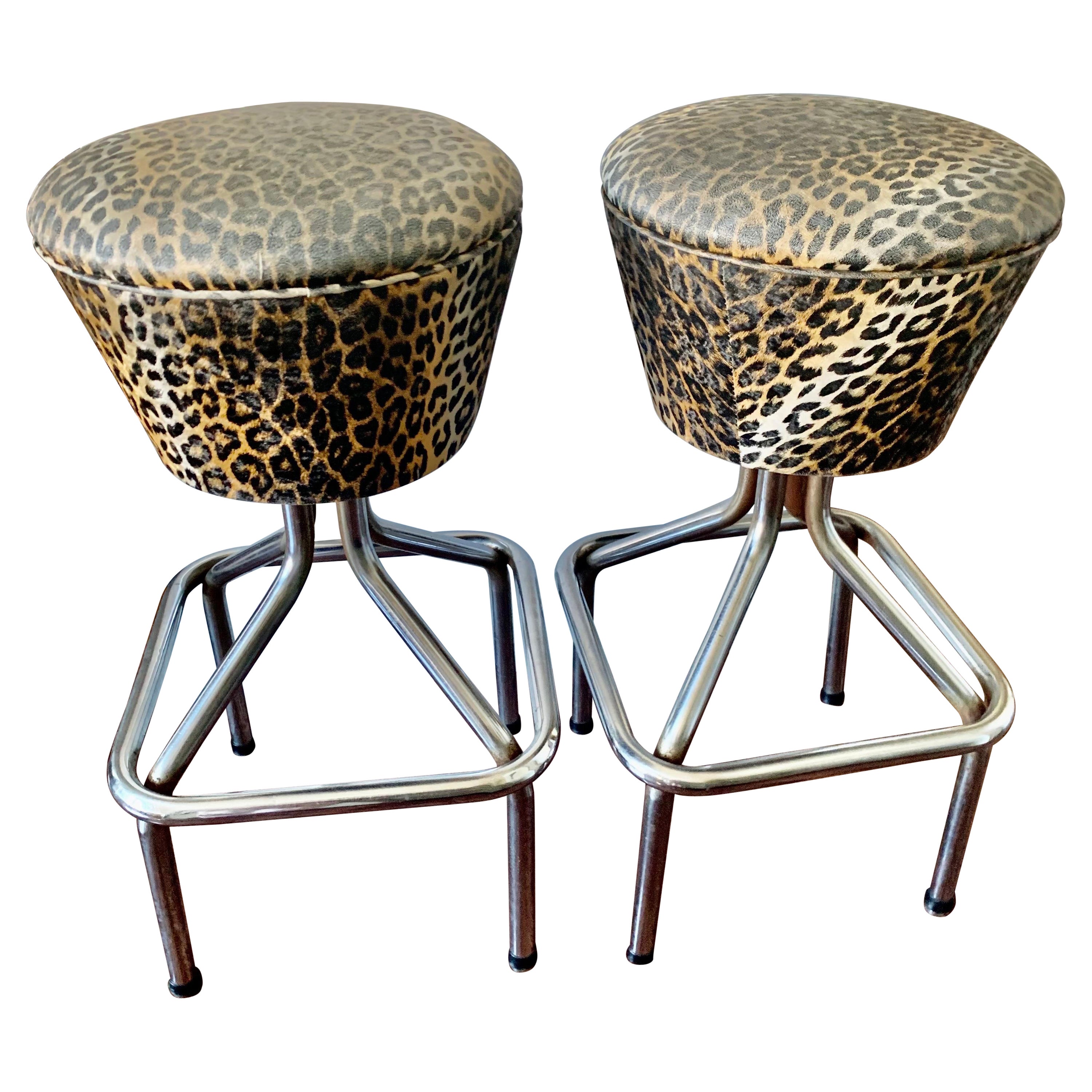 Mid Century Chrome Faux Leopard Swivel Bar Stools, a Pair In Good Condition For Sale In Doylestown, PA