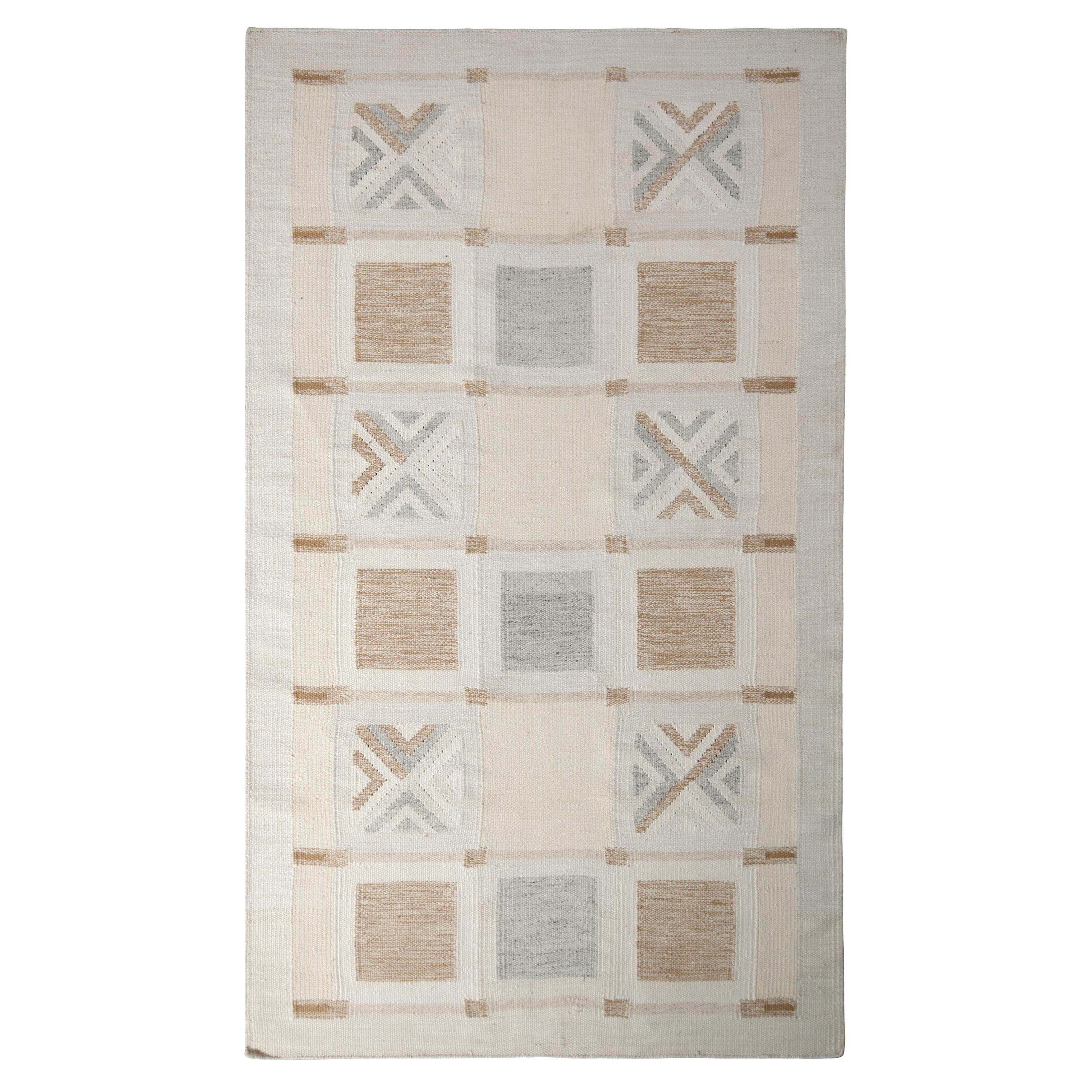 Flachgewebter Teppich & Kelim im skandinavischen Stil in Beige und Braun, geometrisch