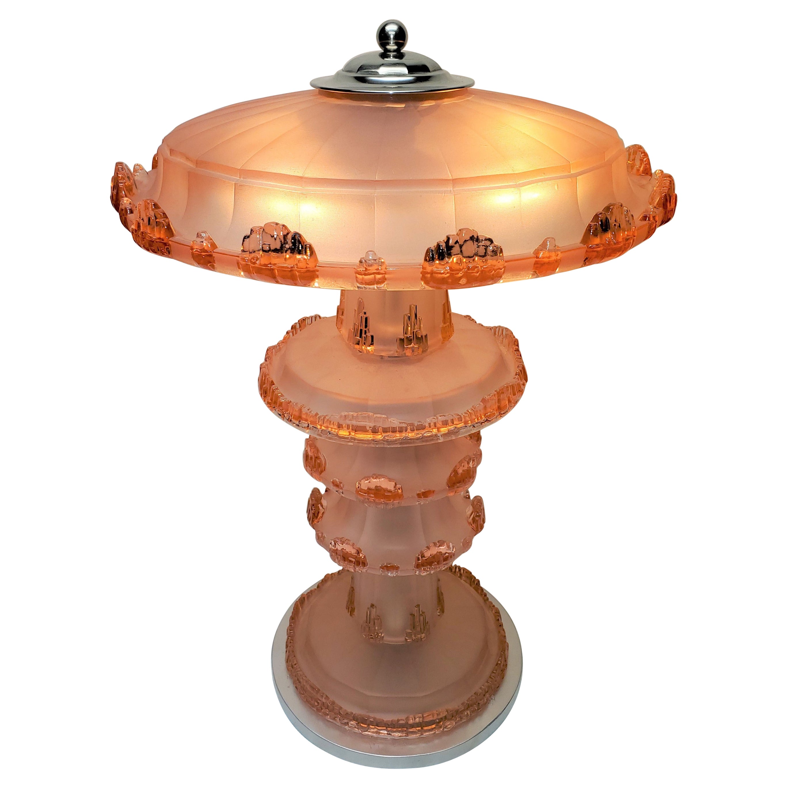 Französische Art-Déco-Tischlampe aus rosa/pfirsichfarbenem Kunstglas von Jean Gauthier im Angebot
