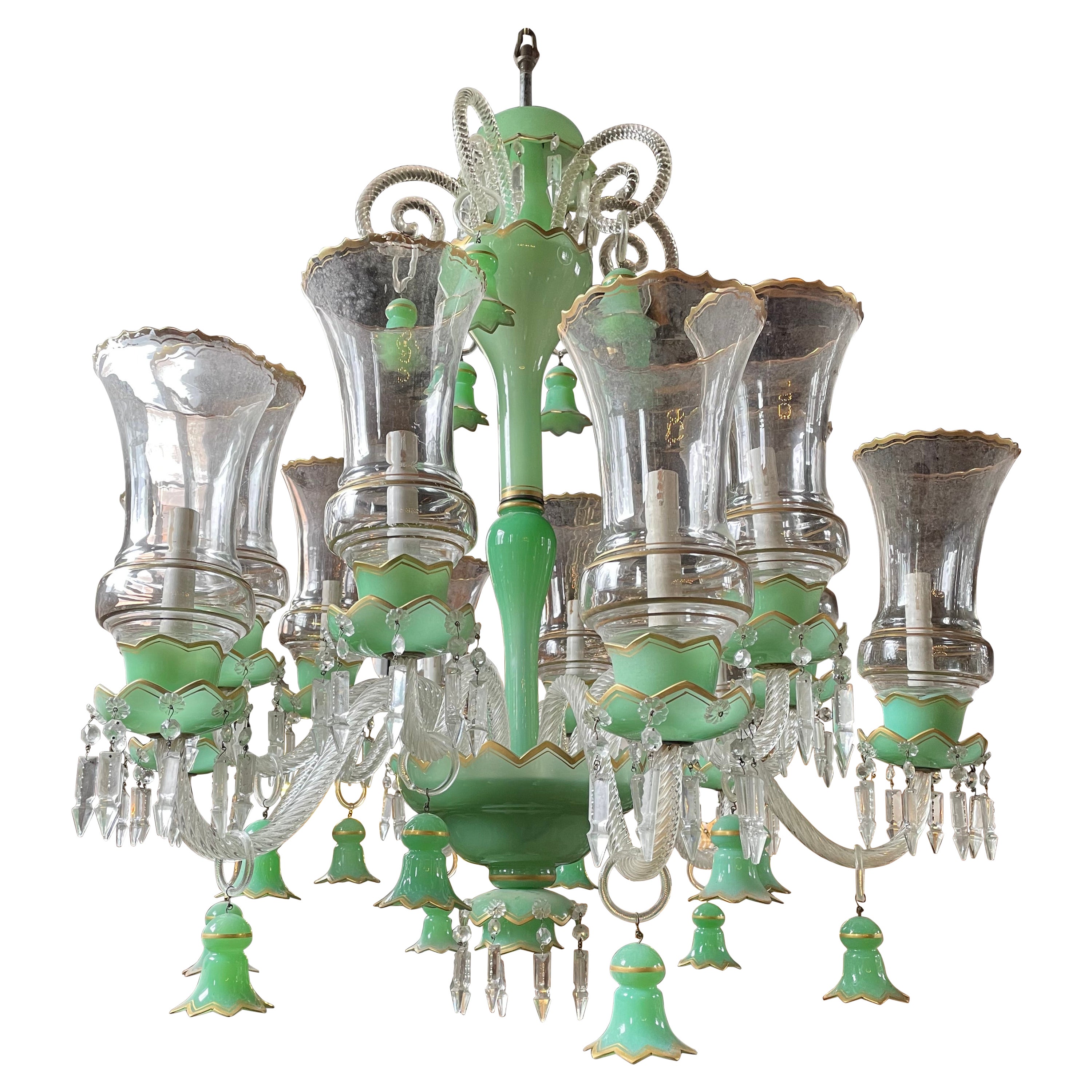 Lustre à 12 bras de lumière en verre vert de Bohème du 19ème siècle