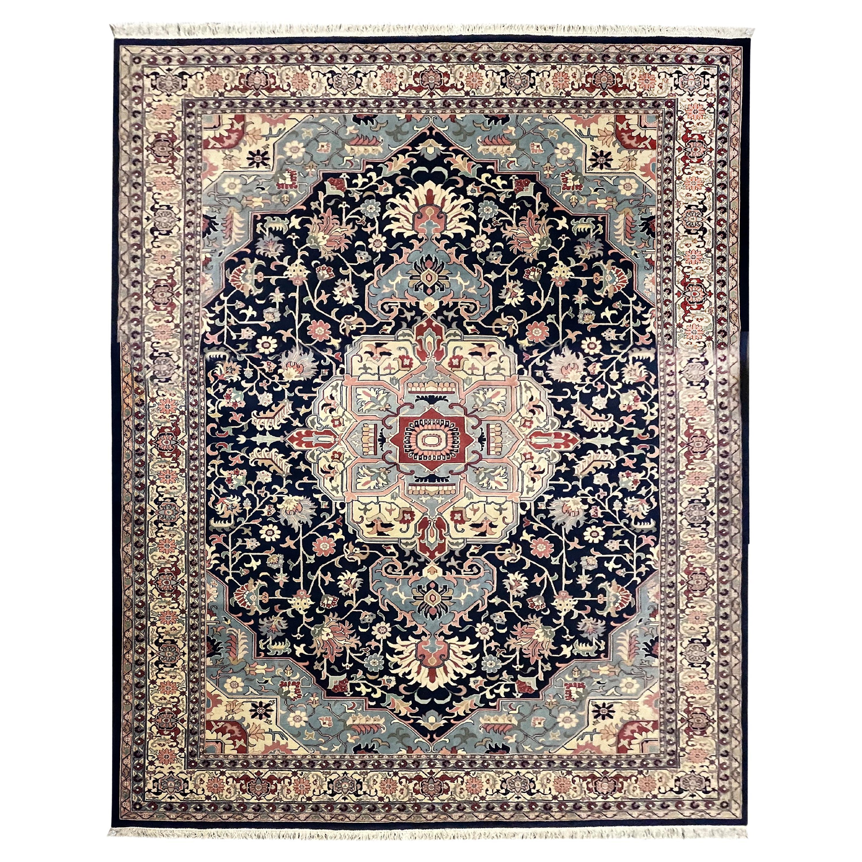Traditioneller Teppich in Grau-Blau, handgefertigter Teppich aus orientalischer Wolle  im Angebot
