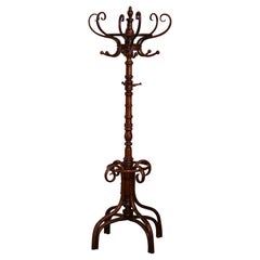 Portemanteau pivotant ' Perroquet ' en bois cintré sculpté du début du XXe siècle de style Thonet