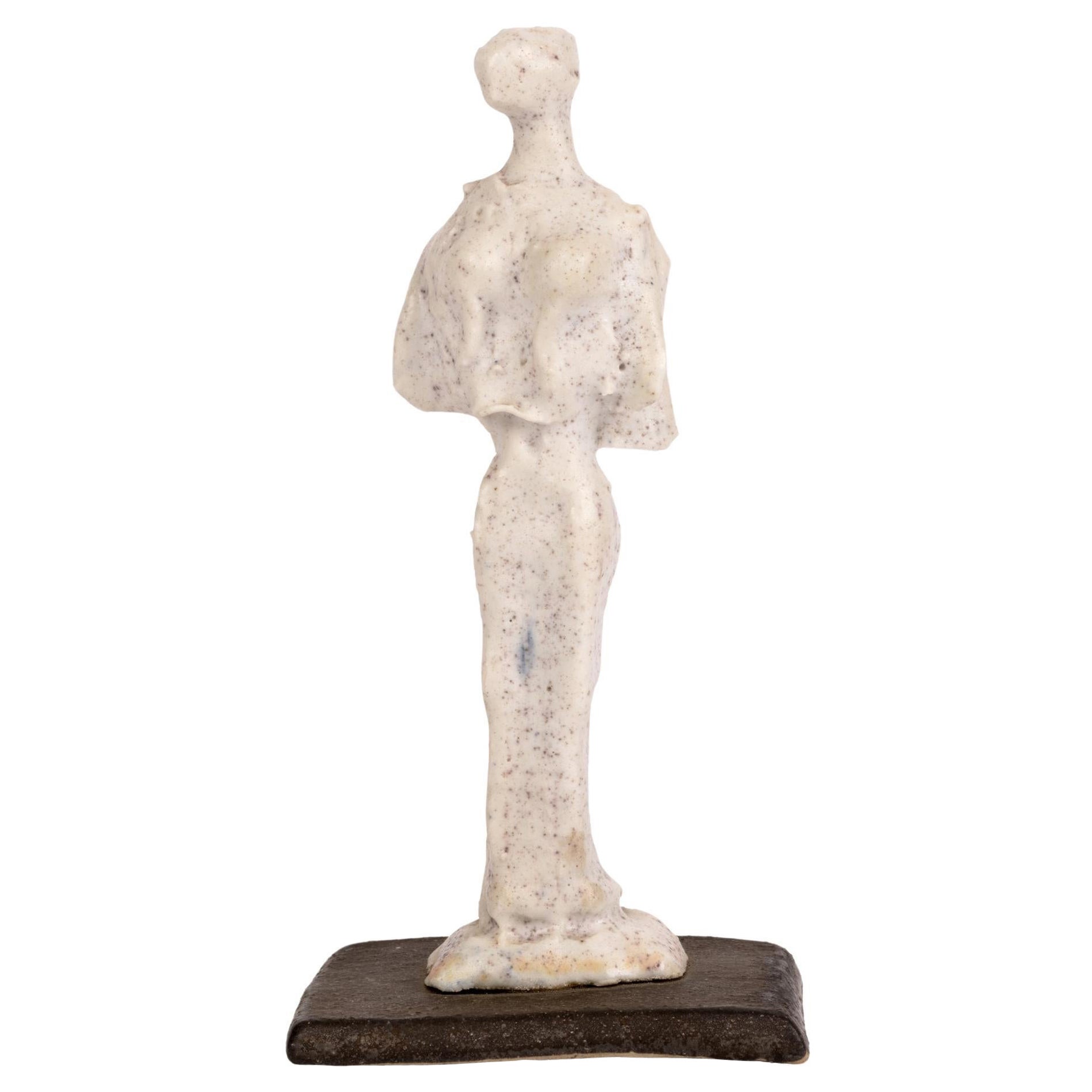 Figure d'une femme en poterie sculpturale d'atelier d'Adam Dworski