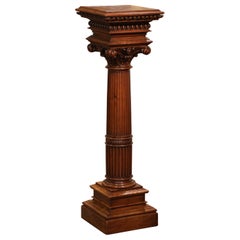 Colonna con piedistallo in legno di noce intagliato Luigi XIII del XIX secolo, proveniente dalla Normandia