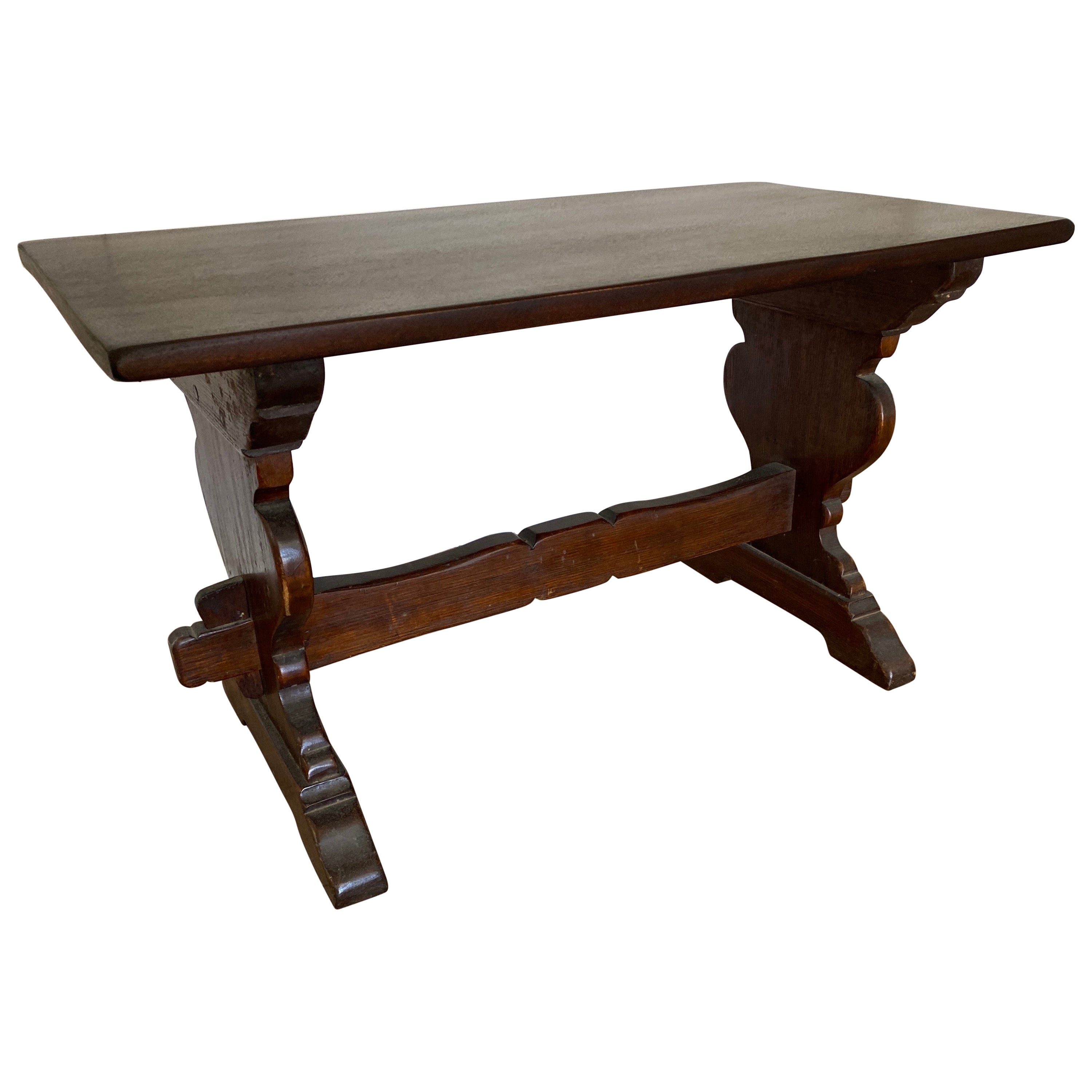 Banco o mesa de centro tallados de estilo renacentista