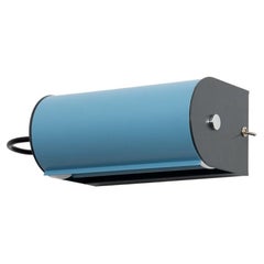 Lámpara de pared "Applique Cylindrique Petite" de Charlotte Perriand en azul claro