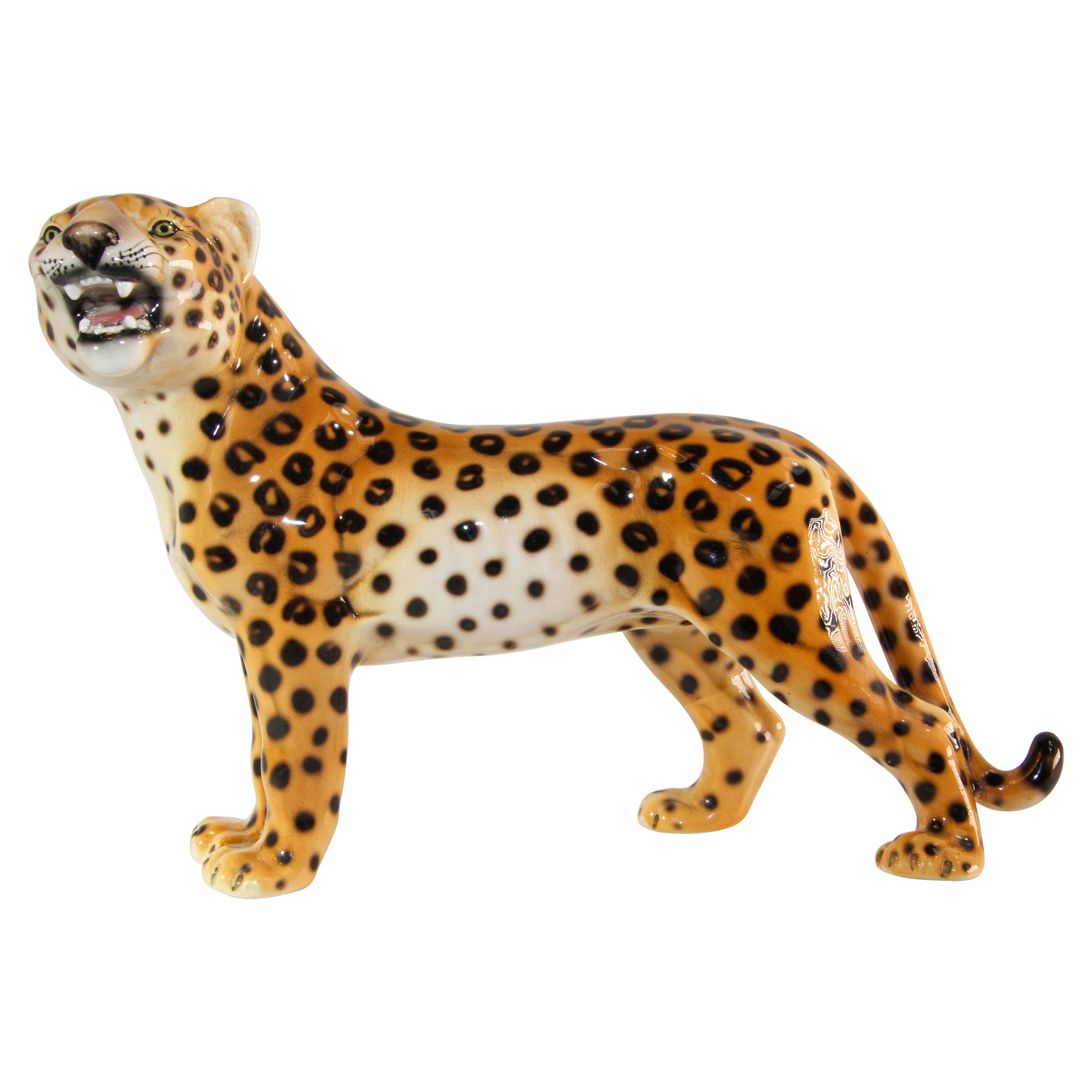 Italienische Leoparden-Skulptur aus glasiertem Porzellan aus der Mitte des Jahrhunderts