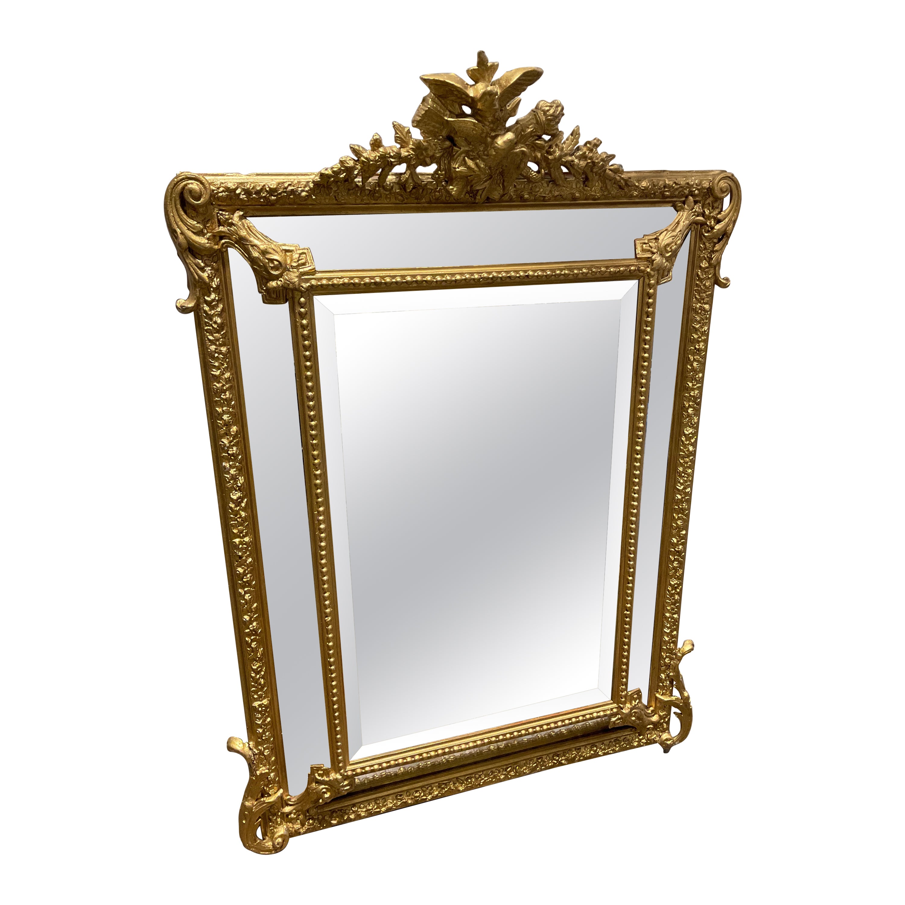Miroir français en bois doré en vente