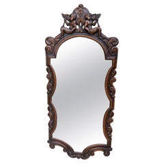  Ancien miroir anglais à cadre en chêne sculpté avec chérubins et dos en bois de couronne, style trompette