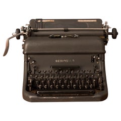 Macchina da scrivere vintage in nero Remington Rand Model 17